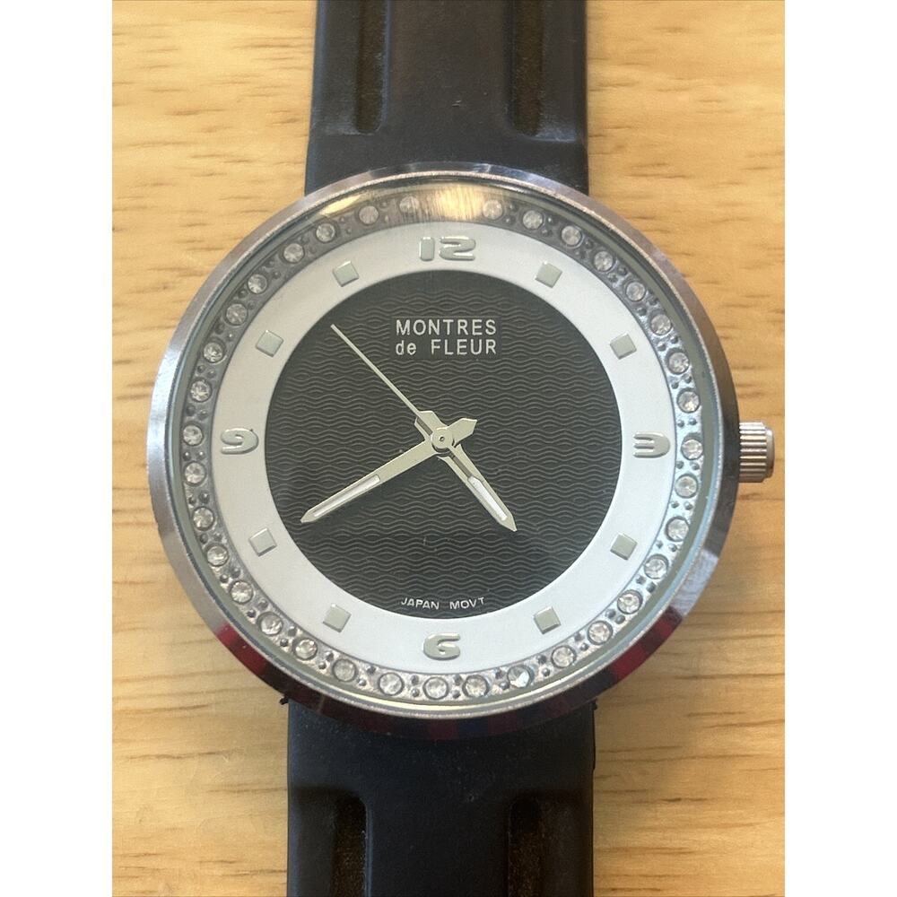 Montres De Fleur Silver Tone White And Black Dial Women’s Quartz Watch